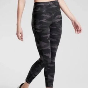 Athleta Ultimate Stash Pocket Camo 7/8 leggings athletic women’s running pockets